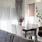 The Contemporary Luxury - Modern & Cozy In