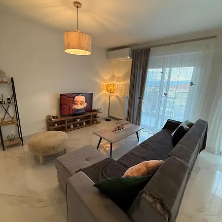 The Contemporary Luxury - アパート Tríkala