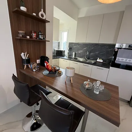 Apartament The Contemporary Luxury Home - Modern & Cozy In Trikala Tríkala
