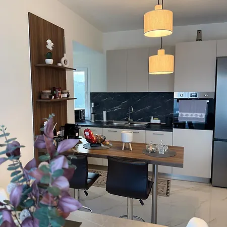 The Contemporary Luxury - アパート Tríkala