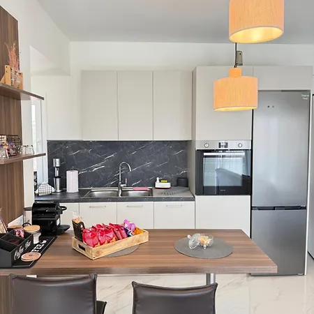 The Contemporary Luxury - Modern & Cozy In